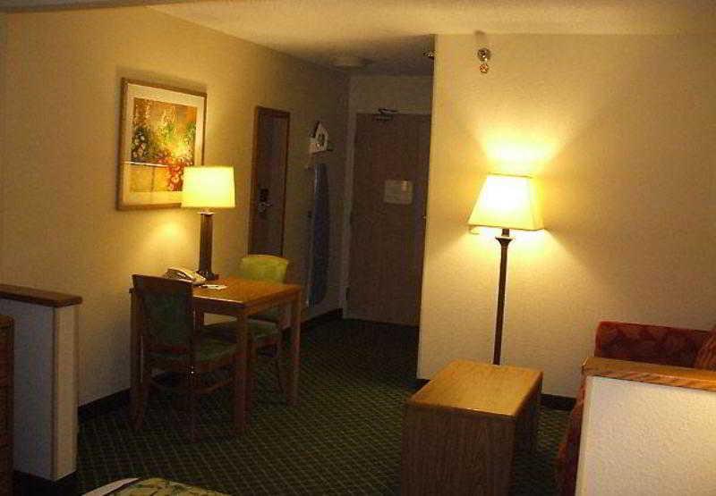 Fairfield Inn & Suites By Marriott Terre Haute Exterior foto